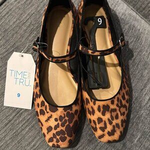 Time and Tru Women's Faux Leather Mary Jane Flats Leopard print size 9 NEW